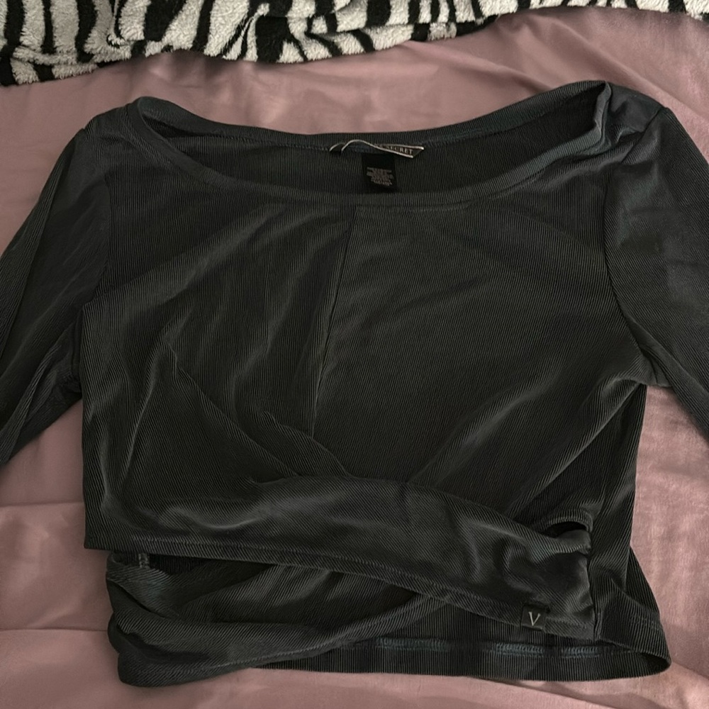 dark gray long sleeve top crossed at the bottom